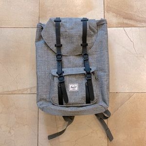 Little America mid volume backpack